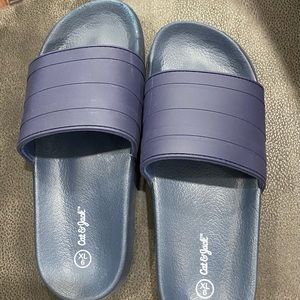 Comfy slides. Never worn